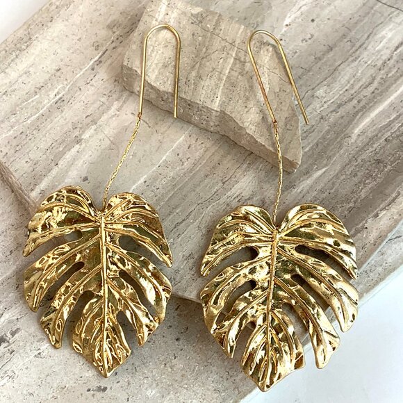 New ~ Anthropologie Large Monstera Leaf / Long Gold Dangle Earrings - Picture 2 of 13